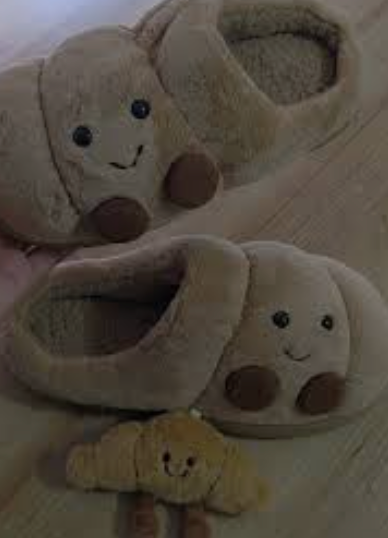<p><strong>Loved By Over 5,000+ Happy Feet</strong></p>