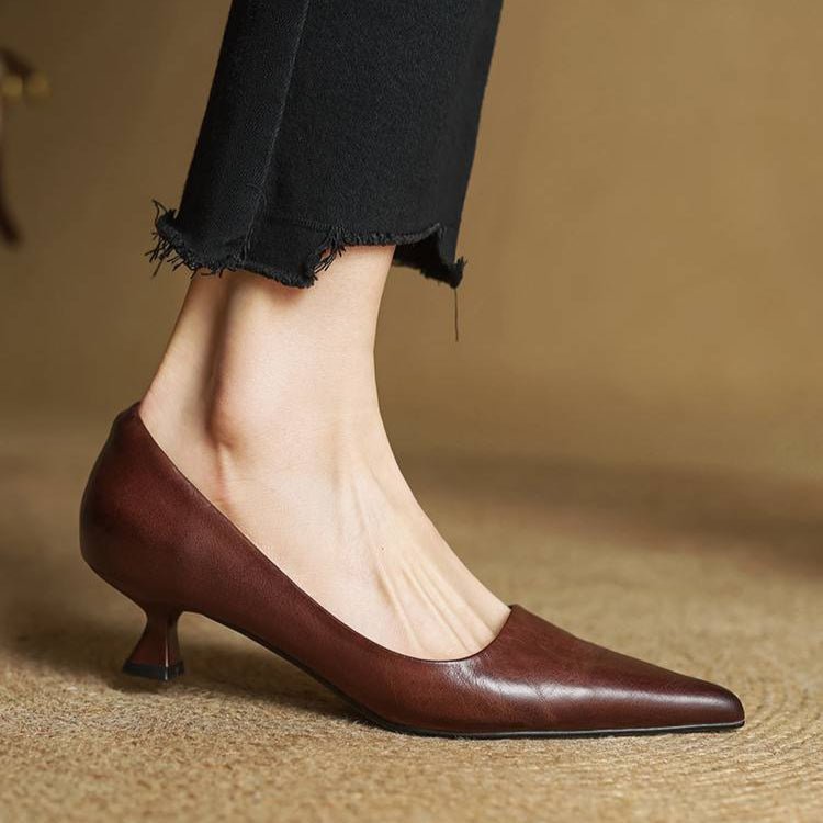 Sarah | Refined Pointed Toe Leather Pumps - SUNDRA