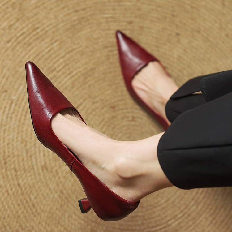 Sarah | Refined Pointed Toe Leather Pumps - SUNDRA